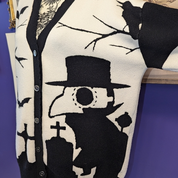 Oversized Gothic Cardigan 🖤 - Picture 5 of 10